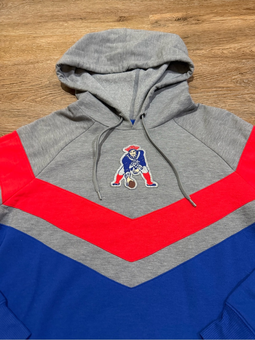 New England Patriots Fanatics Hoodie Women’s Medium Blue Red Gray Pullover - Picture 3 of 8